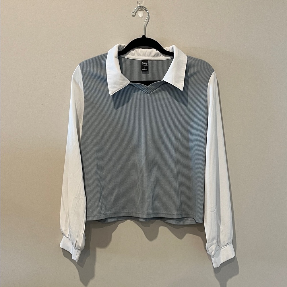 Dazy Layered Collared Top in Light Gray and White